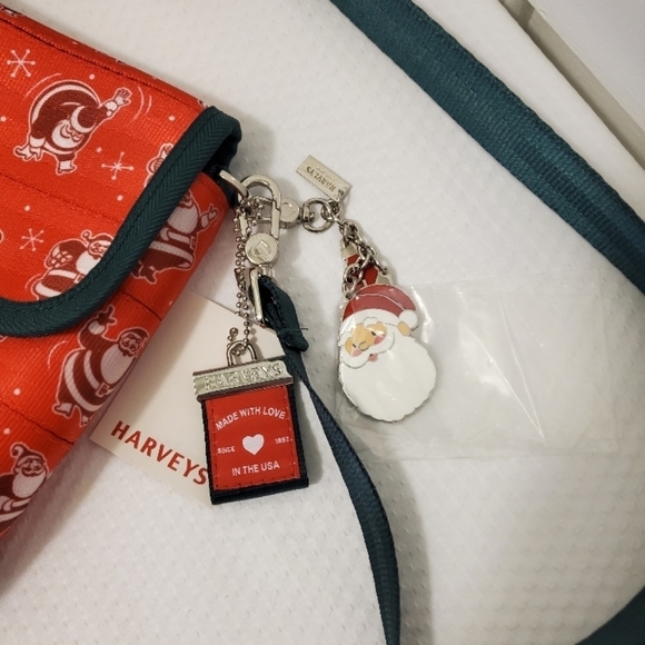 Harveys Seatbelt Medium Foldover Crossbody Santa 🎅 Bag! - Picture 9 of 13